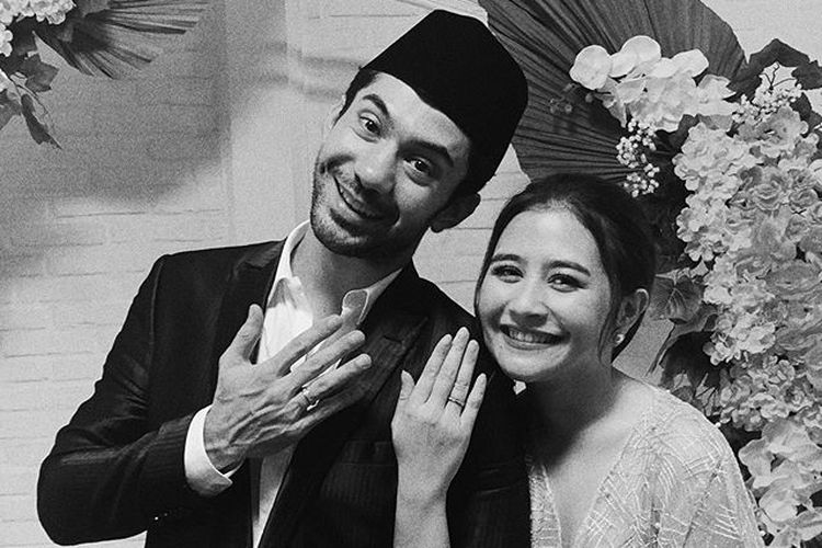 Reza Rahadian dan Prilly Latuconsina dalam foto yang diunggah Prilly di akun Instagram-nya.