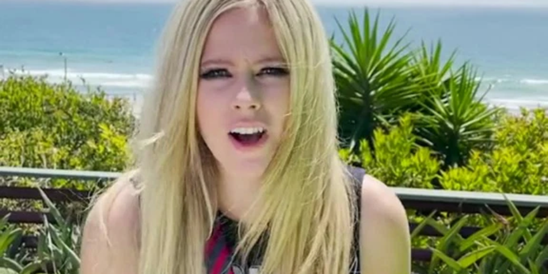 Avril Lavigne Nostalgia Pakai Dandanan Sk8er Boi, Terlihat Awet Muda  Halaman all - Kompas.com