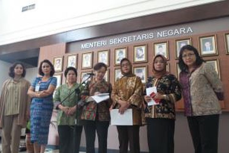 Panitia seleksi calon pimpinan Komisi Pemberantasan Korupsi (KPK) mengumumkan pendaftaran mulai dilakukan 5-24 Juni 2015.