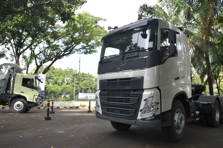 Volvo Trucks Indonesia resmikan tiga truk baru