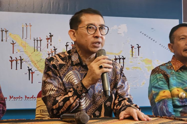 Menteri Kebudayaan Fadli Zon saat berada di kegiatan BRAWIJAYAN TOSAN AJI FEST: International Contemporary Keris Fest di Universitas Brawijaya (UB), Malang pada Sabtu (19/4/2025).
