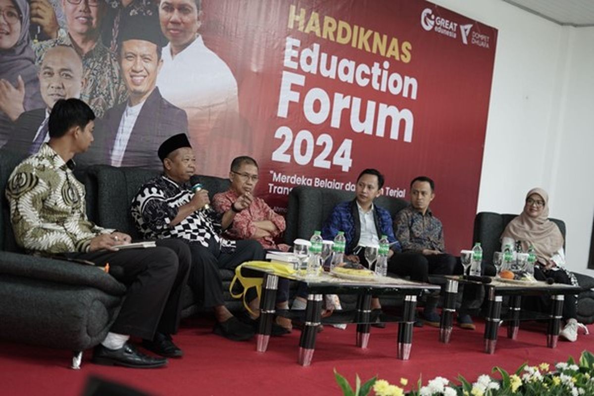 Maknai Hari Pendidikan Nasional hadirkan forum diskusi dengan tema Merdeka Belajar dan Jalan Terjal Transformasi Pendidikan Kita di Kampus STIM Budi Bakti yang sekaligus menjadi refleksi terhadap kebijakan yang ada dan pengumpulan gagasan baru dalam transformasi pendidikan untuk menjawab tantangan di era Indonesia Emas, Bogor, Kamis (2/5/2024).
