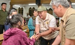 Tinjau Penyaluran Bantuan Bencana Sumatera, Waka DPR Cucun Minta Pembukaan Akses Jalan 