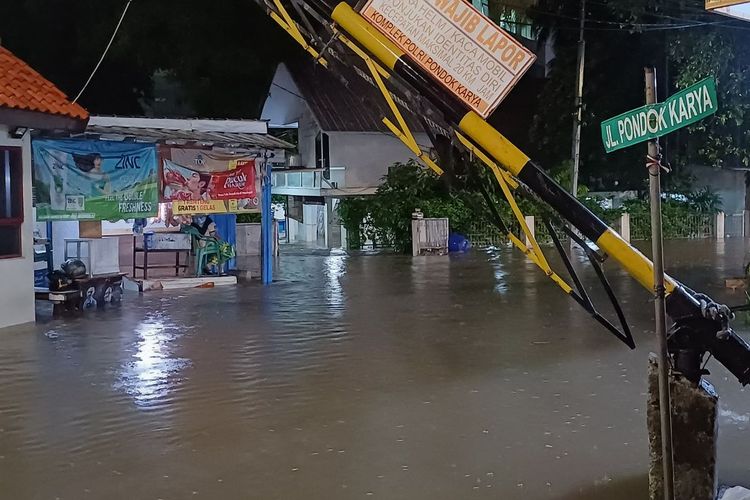 Penampakan banjir di kawasan Pondok Karya, Mampang Prapatan, Jakarta Selatan, Kamis (4/1/2024).