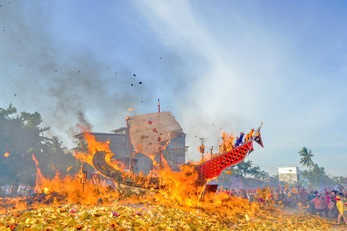 Bakar Tongkang Ceremony in Riau