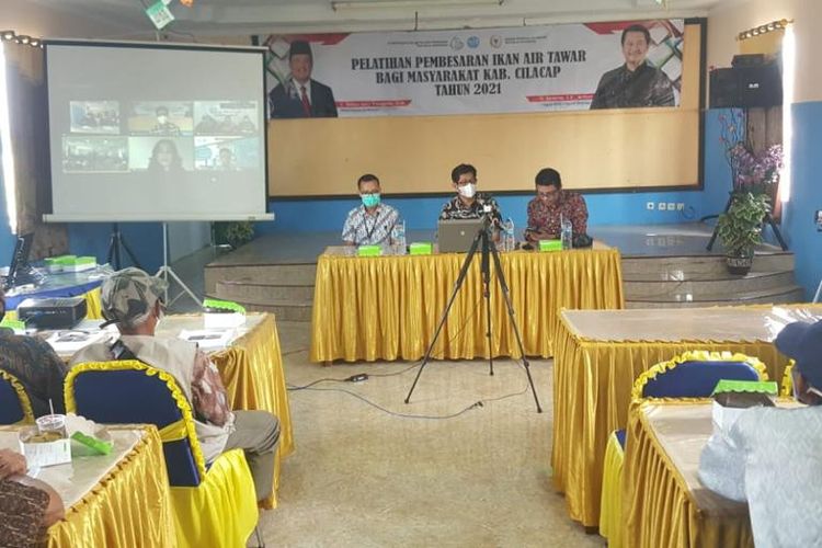 Pelatihan pembesaran ikan air tawar di Kabupaten Cilacap pada 22-23 Mei 2021. Pelatihan ini diinisasi oleh Balai Pelatihan dan Penyuluhan Perikanan (BP3) Tegal dan diikuti sekitar 100 peserta yang merupakan pembudidaya ikan dari seluruh Kabupaten Cilacap.