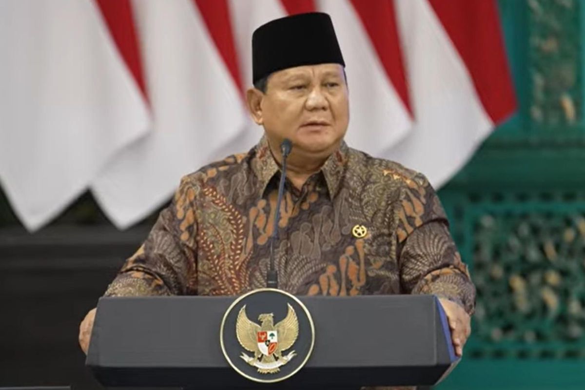 Presiden RI Prabowo Subianto dalam Sidang Kabinet Paripurna memperingati satu tahun Kabinet Merah Putih, Senin (20/10/2025).