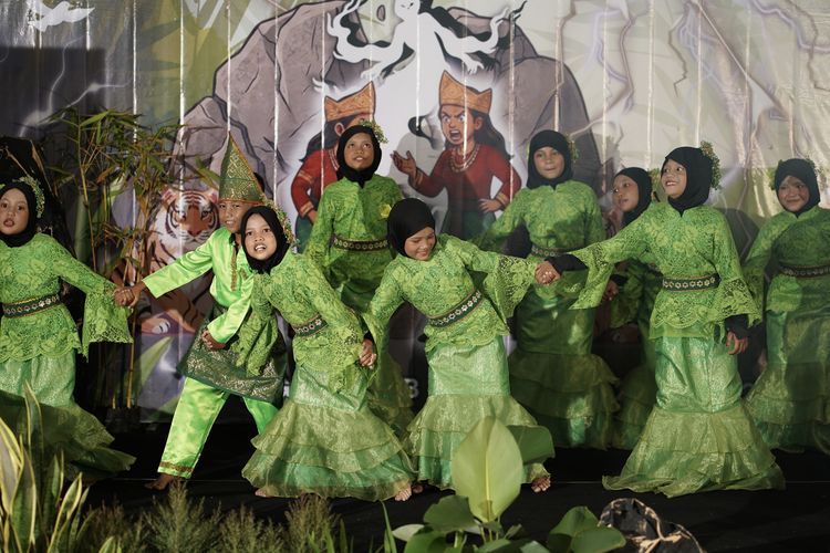 Belajar Sastra di Bekas Gudang, Puluhan Anak Medan Hidupkan Hikayat Lewat Teater