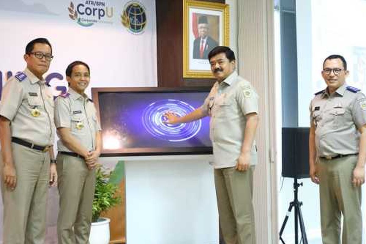 Kementerian Agraria dan Tata Ruang/Badan Pertanahan Nasional (ATR/BPN) melakukan Grand Launching ATR/BPN Corporate University (CorpU) bertempat di Kantor Pusat Pengembangan Sumber Daya Manusia (PPSDM) Kementerian ATR/BPN, Cikeas, Bogor, pada Senin (06/03/2023). Peluncuran dilakukan oleh Menteri ATR/Kepala BPN, Hadi Tjahjanto yang didampingi Wakil Menteri ATR/Wakil Kepala BPN, Raja Juli Antoni; Sekretaris Jenderal (Sekjen) Kementerian ATR/BPN, Himawan Arief Sugoto; dan Kepala PPSDM Kementerian ATR/BPN, Agustyarsyah. 