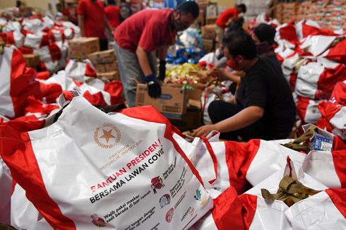 Warga Jakarta Selatan Terima Paket Bantuan dengan Jumlah Berbeda