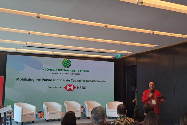 Presiden Direktur PT Bank HSBC Indonesia Francois de Maricourt menilai, pembiayaan campuran berdampak positif dengan memanfaatkan dana publik serta perbankan komersial. Hal ini sekaligus menjadi ruang bagi perbankan dalam ikut memberikan sumbangsih dalam pembiayaan campuran bagi industri.