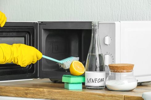 6 Cara Membersihkan Microwave dengan Cuka