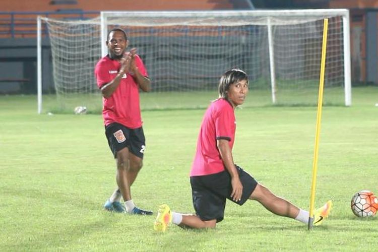 Okto Maniani dan Asri Akbar,dua muka baru di PBFC. 