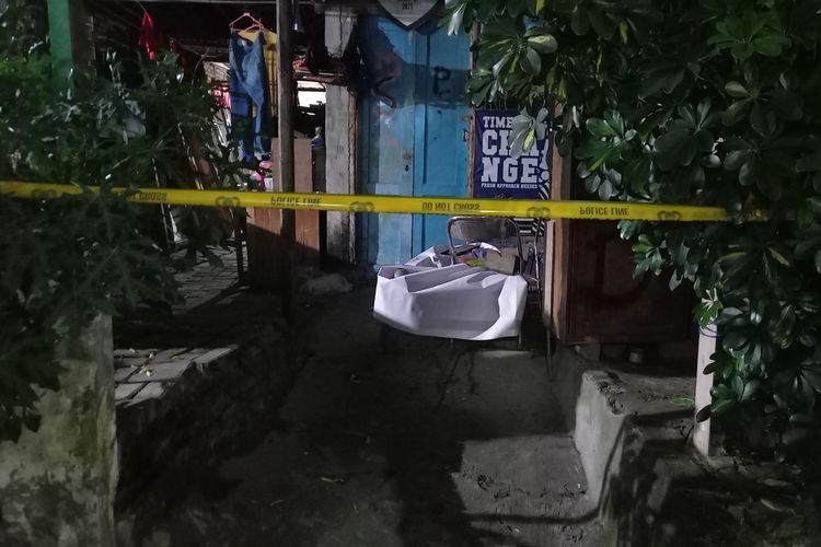 Teras dimana mayat NP ditemukan, Senin (2/11/2025)