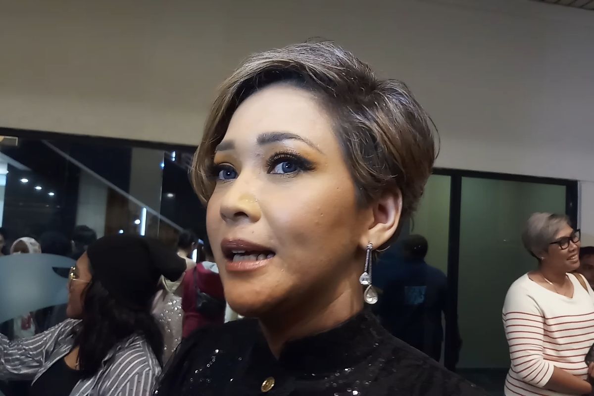 Produser musik Maia Estianty saat ditemui di kawasan Kebon Jeruk, Jakarta Barat, Selasa (25/2/2020) dini hari. 