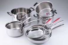 6 Cara Membersihkan Kerak Gosong pada Panci Stainless Steel