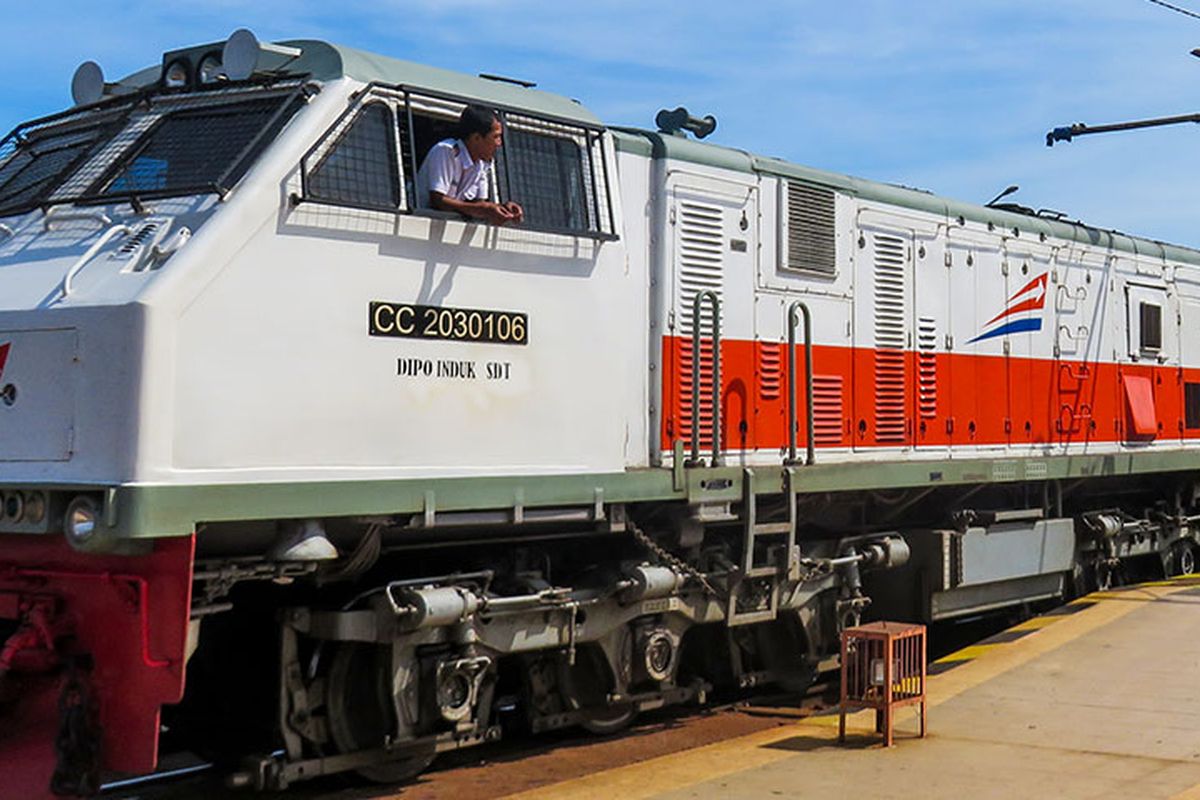 An image of a train operated by state-owned railway operator PT Kereta Api Indonesia (KAI). 