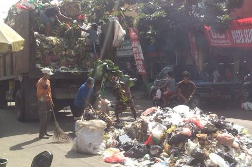 Macet di Bantar Gebang, Sampah Menumpuk di Jakarta