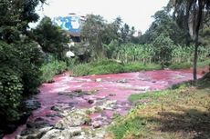 Air Sungai Bah Bolon Tiba-tiba Berubah Jadi Merah, Apa Sebabnya?