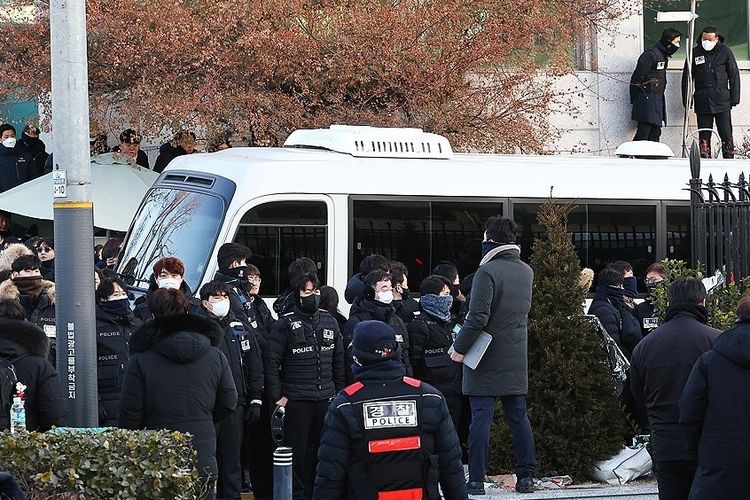 Yoon Suk Yeol Jadi Presiden Korea Selatan Pertama yang Ditangkap