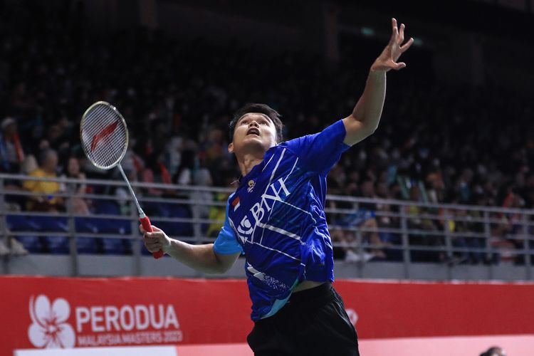 Tunggal putra Indonesia, Christian Adinata kala bertanding dalam babak 16 besar Malaysia Masters 2023 di Lapangan 3 Axiata Arena, Kuala Lumpur pada Kamis (25/5/2023). Selanjutnya, Christian akan menghadapi wakil India, Kidambi Srikanth dalam babak perempat final Malaysia Masters 2023. Artikel ini berisi link live streaming Malaysia Masters 2023. 