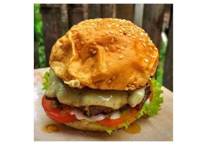 Burger Sura, Burger dengan daging kerbau di Solo.