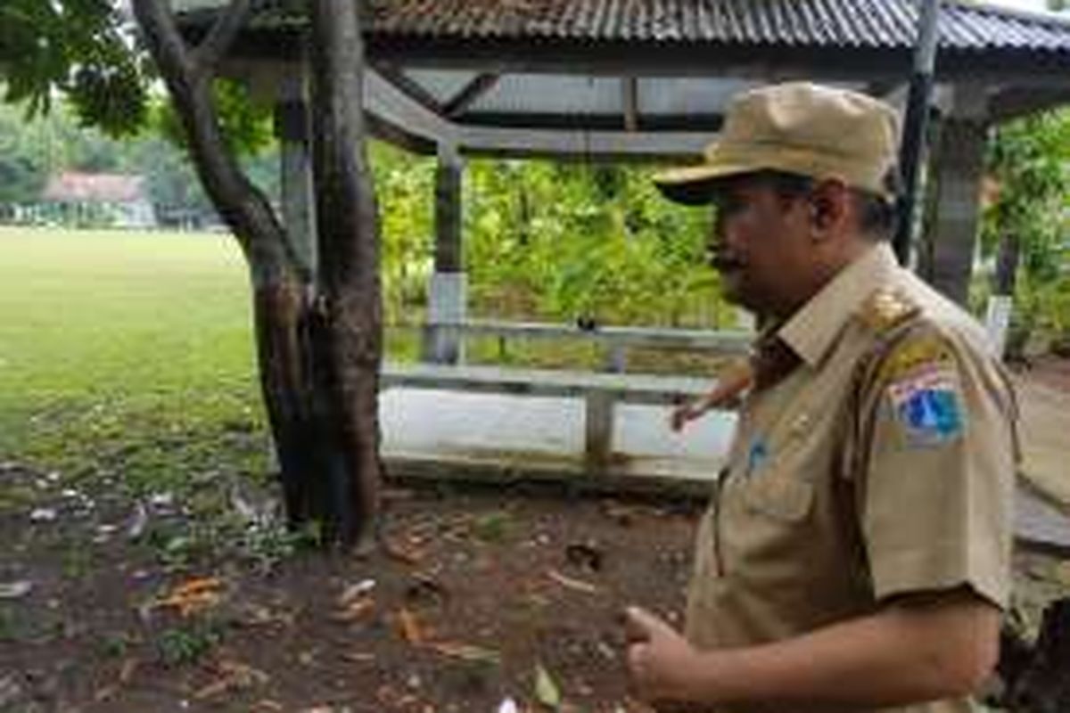 Wakil Gubernur DKI Jakarta Djarot Saiful Hidayat saat meninjau Pulau Karya, Kepulauan Seribu, Jakarta, Selasa (12/4/2016).