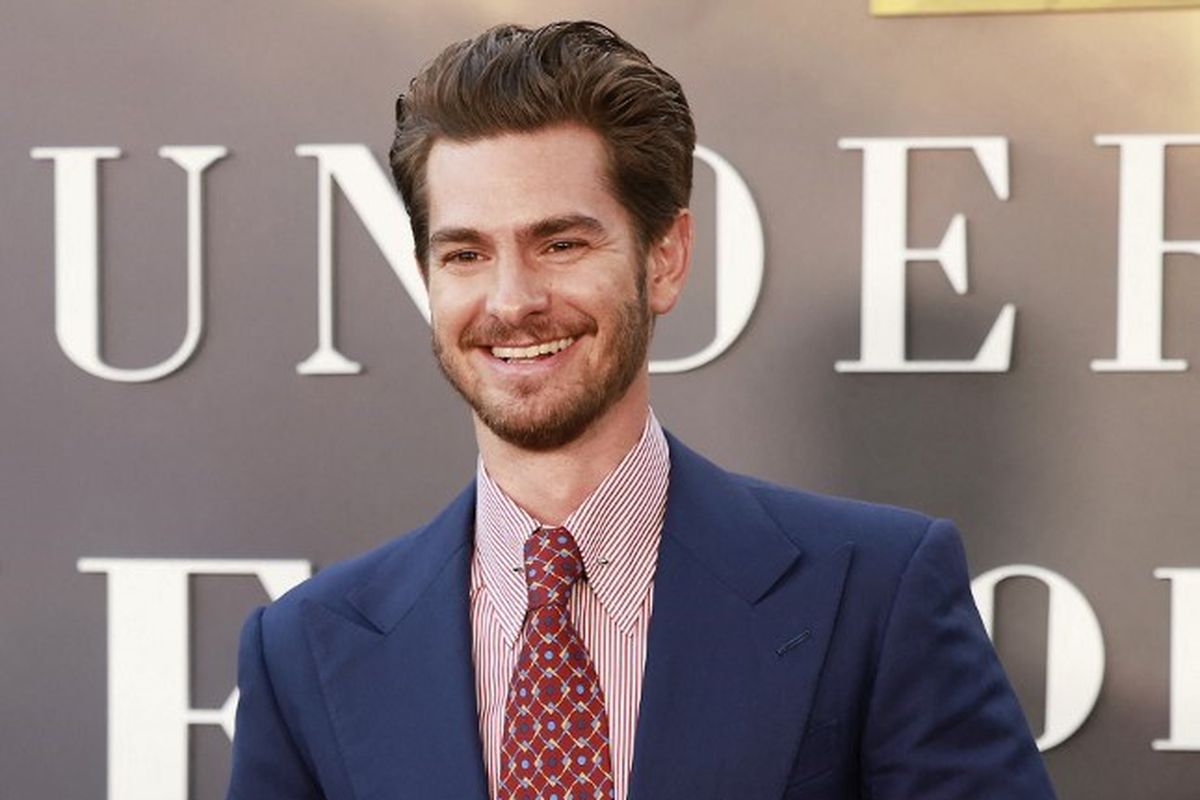 Aktor Andrew Garfield menghadiri pemutaran perdana serial Under the Banner of Heaven di Hollywood Athletic Club, Los Angeles, Amerika Serikat, pada 20 April 2022.