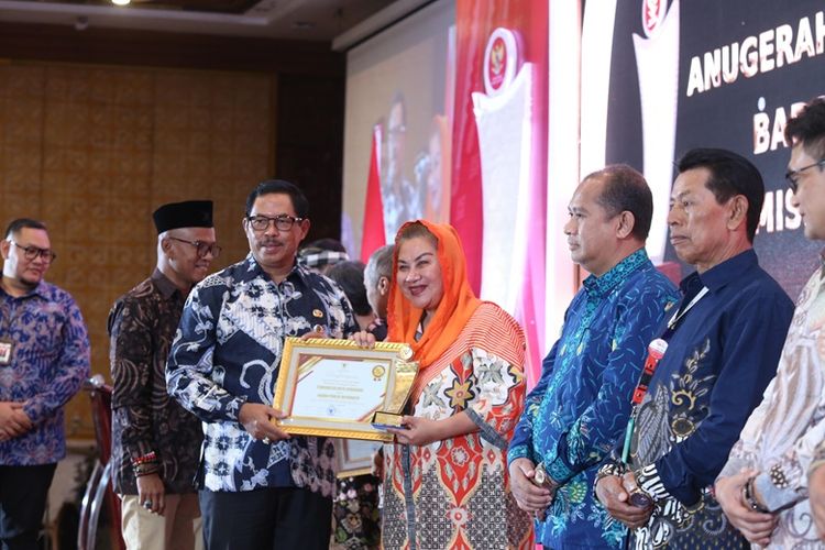 Wali Kota Semarang Hevearita Gunaryanti Rahayu menerima Penghargaan Daerah Ramah Perempuan dan Layak Anak dari Menteri PPPA,Bintang Puspayoga di Jakarta beberapa waktu lalu.