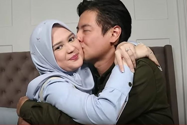 Pasangan selebriti Cut Meyriska dan Roger Danuarta.