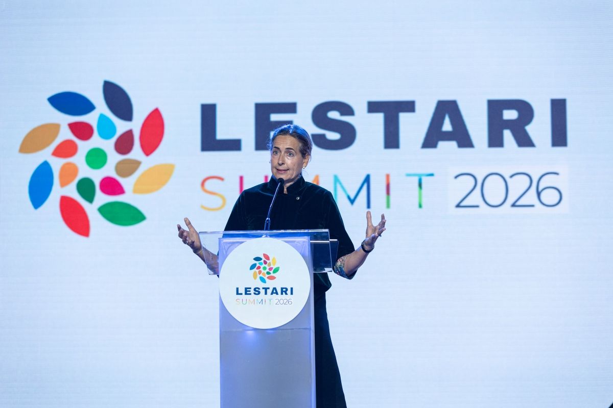UNDP Resident Representative in Indonesia Sara Ferrer Olivella saat berbicara pada sesi Sustainability in a Changing World: How Can Indonesia Continue to Grow Today and Tomorrow? Nature Holds The Answer di LESTARI Summit 2026 yang digelar di Raffles Hotel Jakarta, Rabu (22/7/2026).