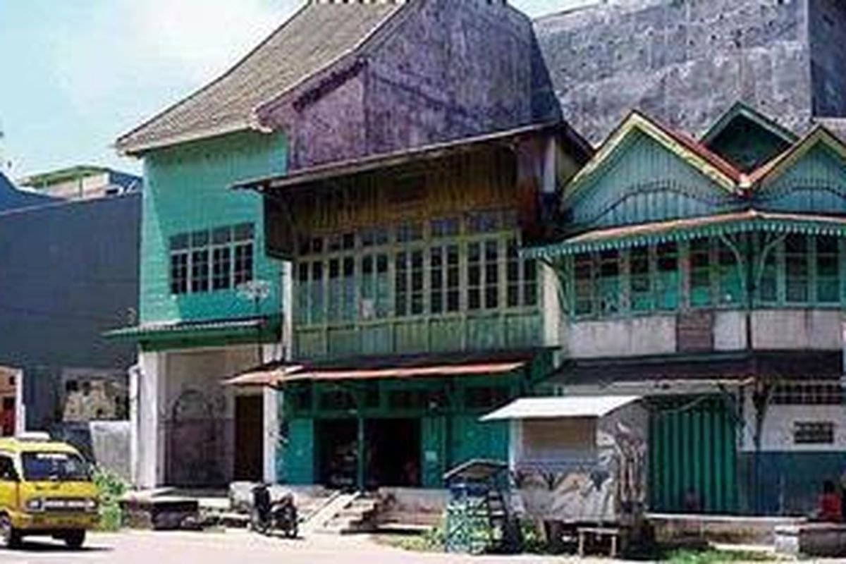 Salah satu sudut Kampung China di Jalan Panjaitan, Kota Bengkulu, Provinsi Bengkulu, Kamis (19/1/2012), yang dahulu merupakan jantung perekonomian Kota Bengkulu kini cenderung sepi.