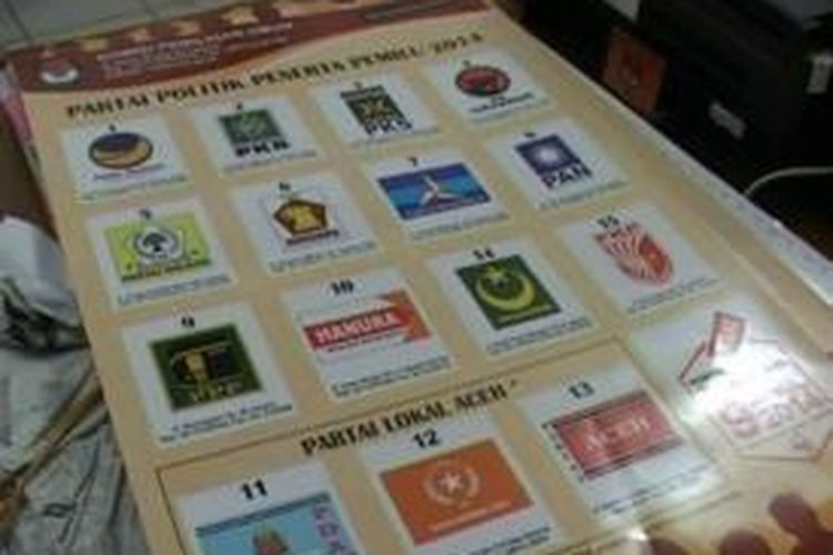 Bawaslu Sulbar mengingatkan agar semua partai politik dan caleg tetap menaati aturan pemilu termasuk pemasangan alat peraga kampanye.