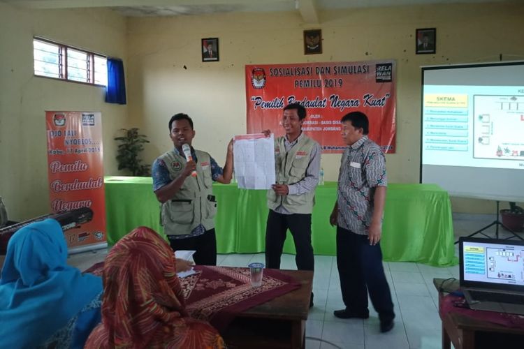Suasana sosialisasi Pemilu 2019 bagi penyandang disabilitas di SLB Muhammadiyah Jombang, Kamis (28/2/2019). 