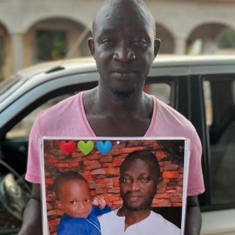 Alieu Kijera membawa anaknya, Muhammed, ke negara tetangga Senegal untuk menjalani perawatan. Akan tetapi tim dokter tak mampu menyelamatkan nyawanya.