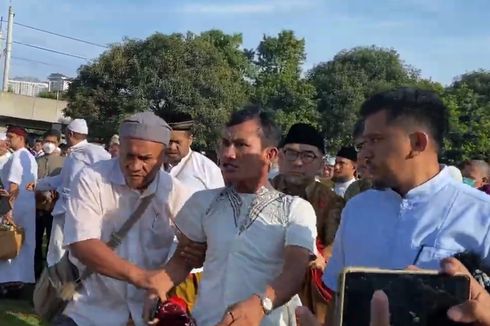 Seorang Pria Diteriaki Maling Saat Shalat Idul Adha di Masjid Agung Al-Azhar