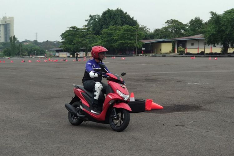 Media mendapatkan kesempatan untuk menjajal R25 dan Freego di Sirkuit Sentul, Bogor