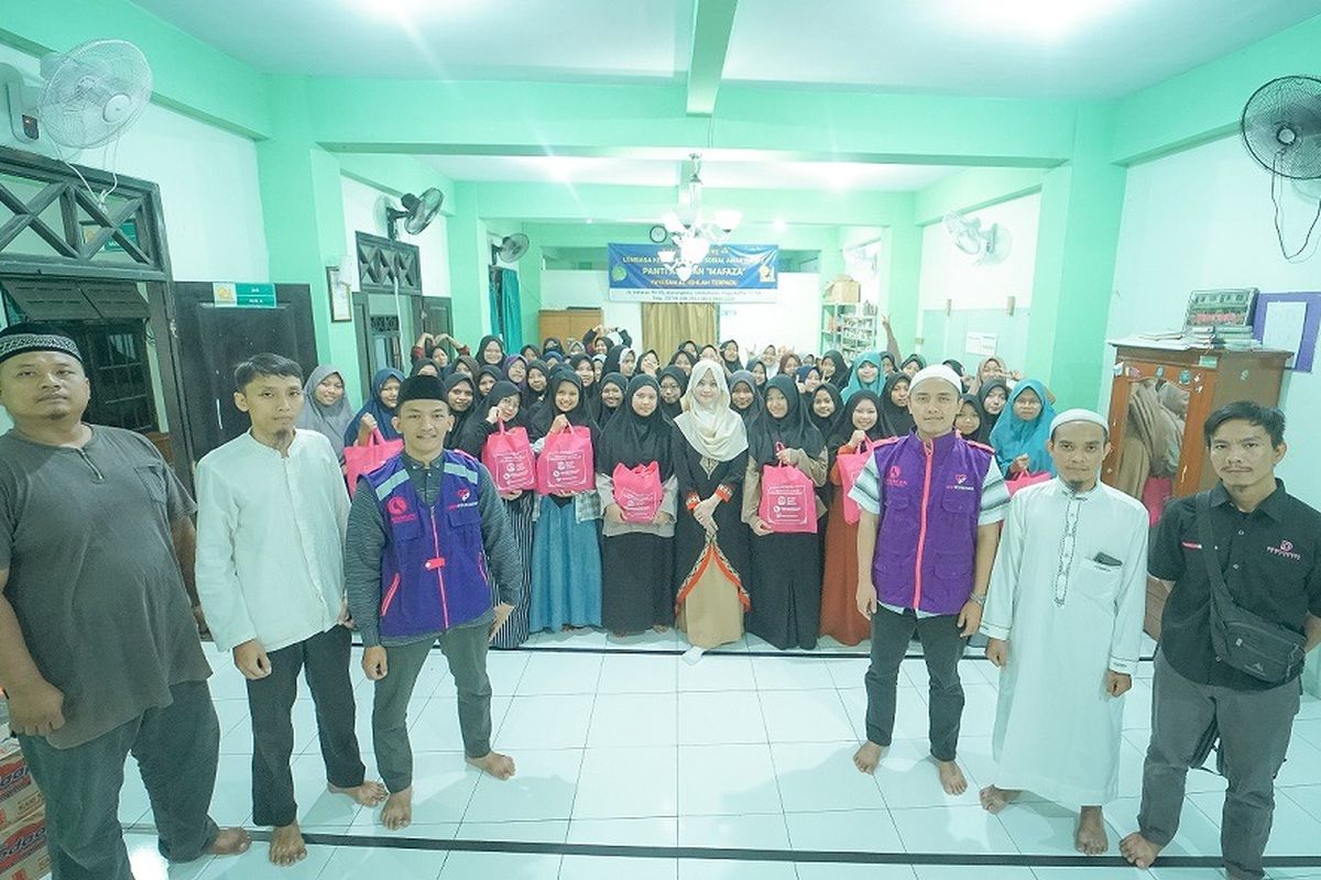 DRW Foundation memberikan santunan bagi 300 anak yatim dan dhuafa dalam bentuk sembako maupun alat tulis di wilayah Yogyakarta dan Purworejo (27-28/7/2023).