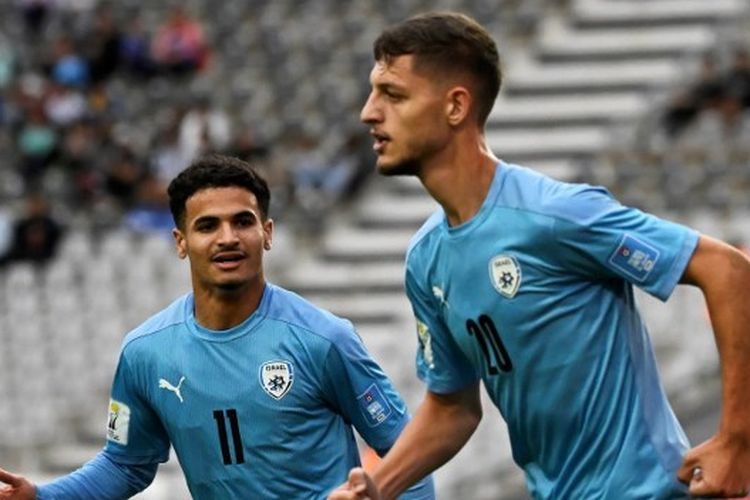 Penyerang timnas U20, Hamza Shibli (kiri) dan Ahmad Ibrahim, merayakan gol ke gawang Senegal dalam laga Grup C Piala Dunia U20 2023 Argentina yang digelar di Stadion Diego Armando Maradona, La Plata, pada 24 Mei 2023. Israel lolos ke perempat final usai mengalahkan Uzbekistan 1-0, Rabu (31/5/2023) pagi WIB.