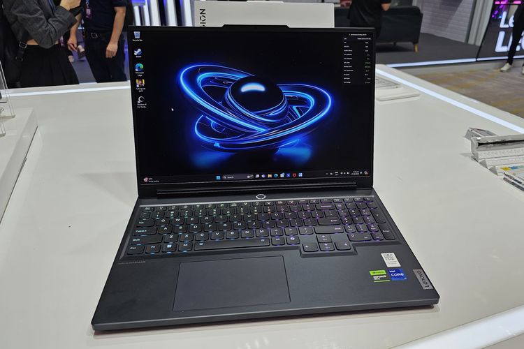 Laptop gaming Lenovo Legion 7i yang dipamerkan di ajang Lenovo Innovate '24 di Bangkok, Thailand, 27-28 Maret 2024.