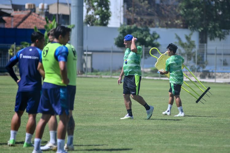 Pelatih Persib Bojan Hodak memimpin sesi latihan tim pada Selasa (12/9/2023) hendak bersiap menatap laga Persib Bandung vs Persikabo 1973, Sabtu (16/9/2023) mendatang. 