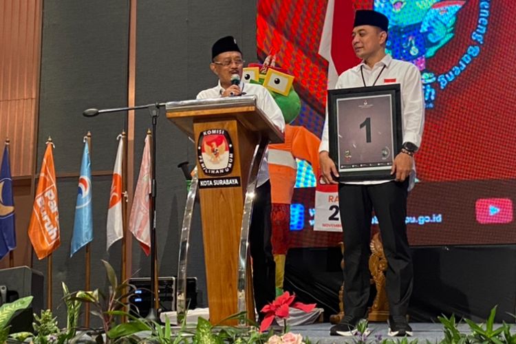 Paslon nomor urut 1 di Pilkada Surabaya, Eri Cahyadi-Armuji, Rabu (16/10/2024).