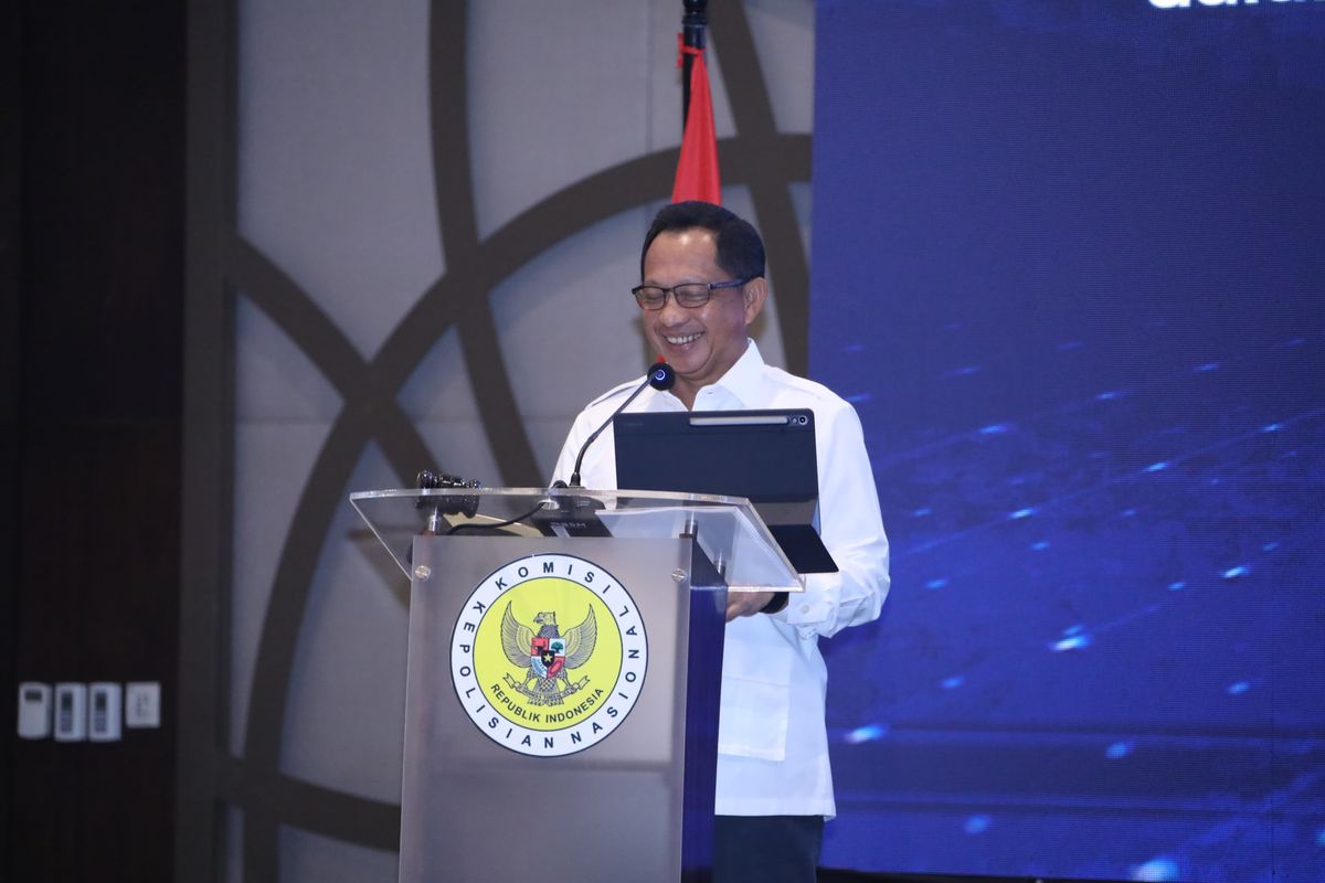 Menteri Dalam Negeri (Mendagri) Muhammad Tito Karnavian saat membuka Rapat Koordinasi Pengawasan (Rakorwas) Komisi Kepolisian Nasional (Kompolnas) bersama Polri Tahun 2025 di Hotel Discovery Ancol, Jakarta, Rabu (16/7/2025).
