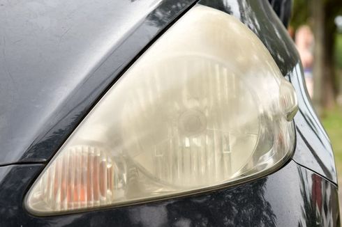 Sangat Mudah, Begini Cara Membuat Mika Lampu Mobil Kinclong Lagi