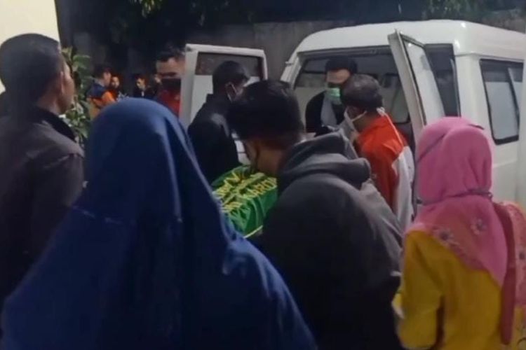 Enam jenazah korban kebakaran karaoke New Orange telah dipulang ke pihak keluarga dari RSUD Kardinah, Kota Tegal, Selasa (16/1/2024) dini hari.