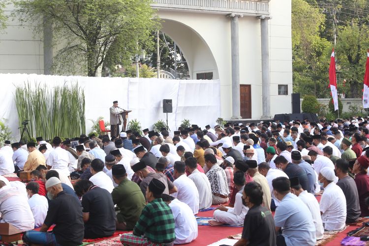 Ilustrasi shalat Idul Fitri di Kota Semarang.