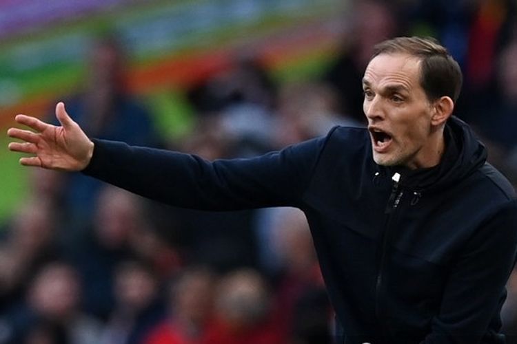 Thomas Tuchel memimpin Chelsea saat melawan Liverpool di final Piala Liga Inggris 2022.