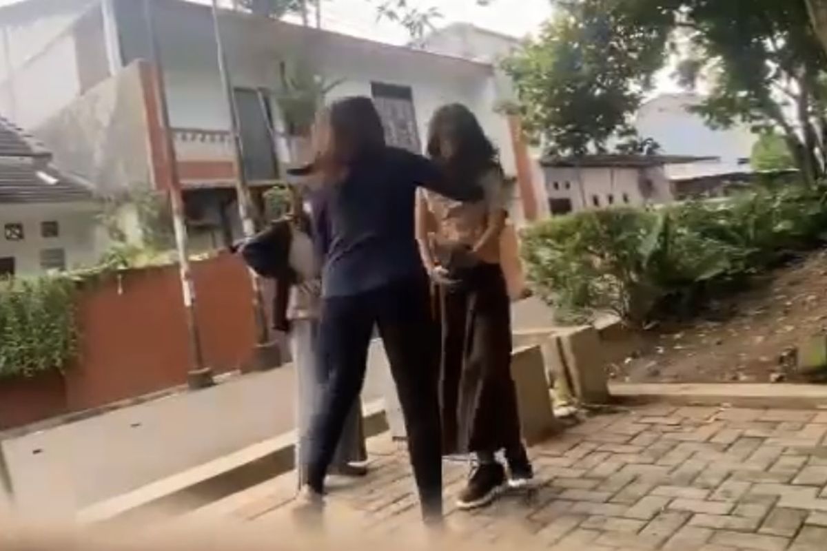 Siswi dari Sekolah Menengah Atas (SMA) di kawasan Pondok Ranji, Ciputat Timur, Tangerang Selatan, diduga menjadi korban bullying. 
