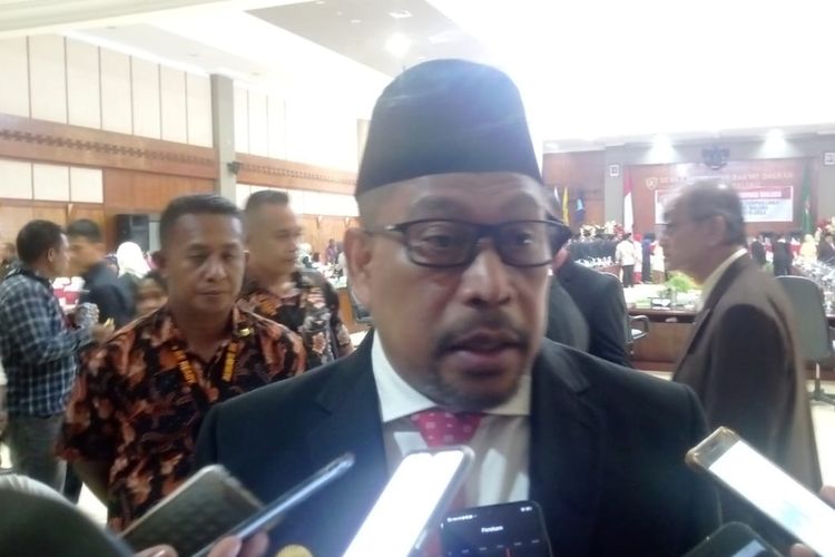 Gubernur Maluku Murad Ismail saat diwawancarai wartawan di Kantor DPRD Maluku, Jumat (25/10/2019)