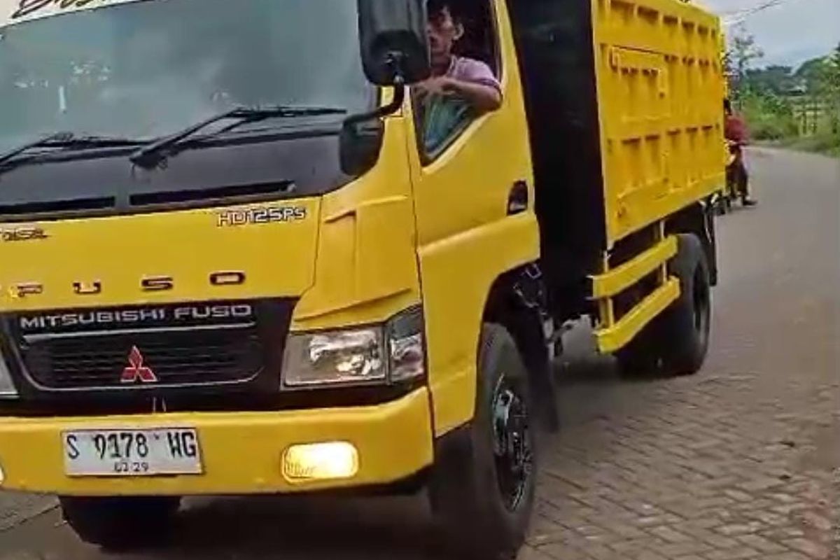 Unit truk milik warga Pasuruan, Jawa Timur yang raib setelah menjadi korban penipuan setelah mengunggah jual beli via Facebook, Jumat (26/12/2025) lalu. 